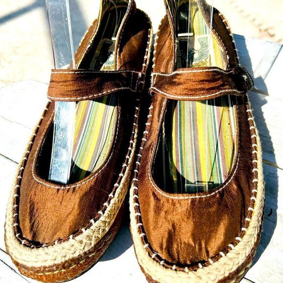 NWOT SIMPLE GREEN TOE brand BROWN MARY JANES SIZE 10 Cut small, like size 9 - Picture 2 of 11